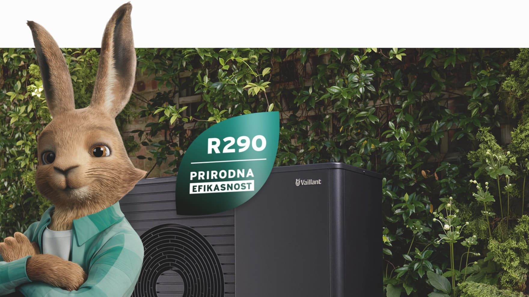 Vaillant zec sa logom prirodnog rashladnog sredstva ispred toplotne pumpe aroTHERM plus