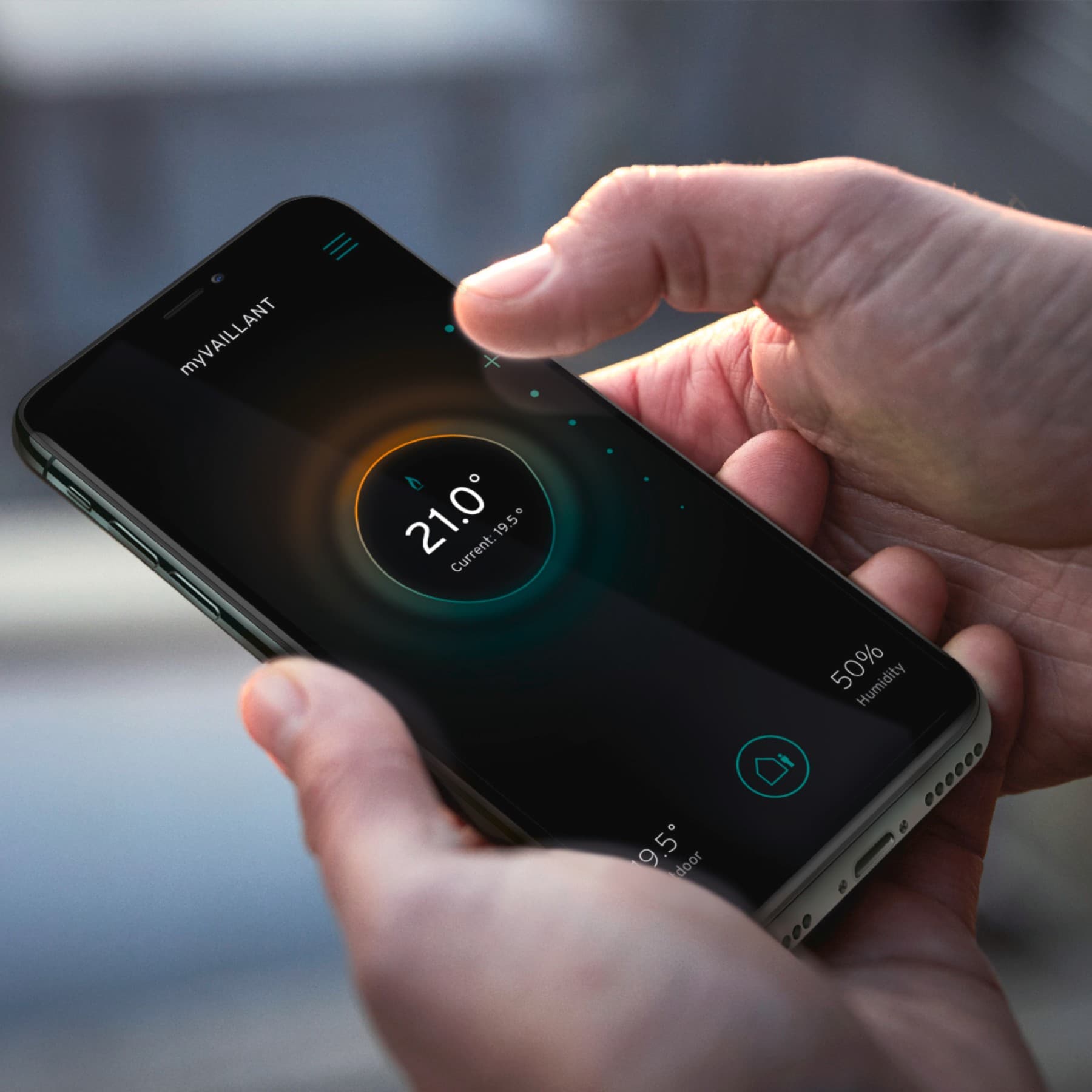 Ruka koja koristi pametni telefon