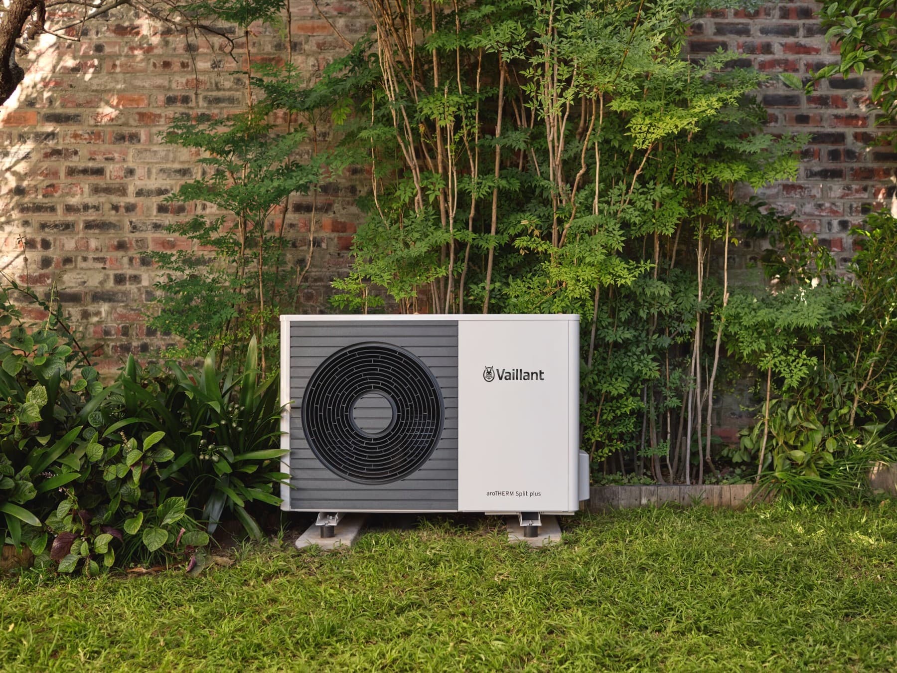 aroTHERM Split plus ispred kuće