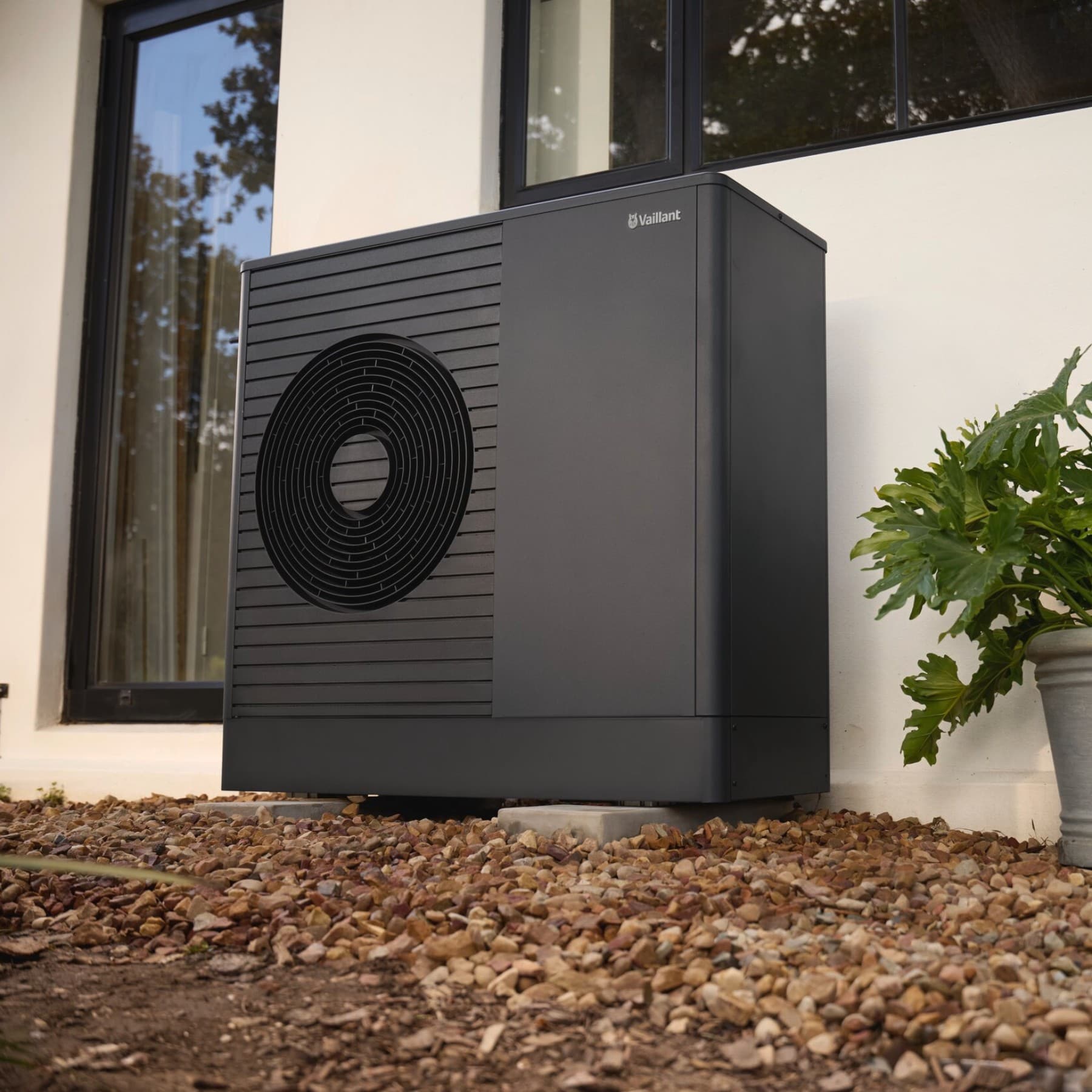 aroTHERM plus blizu vrata
